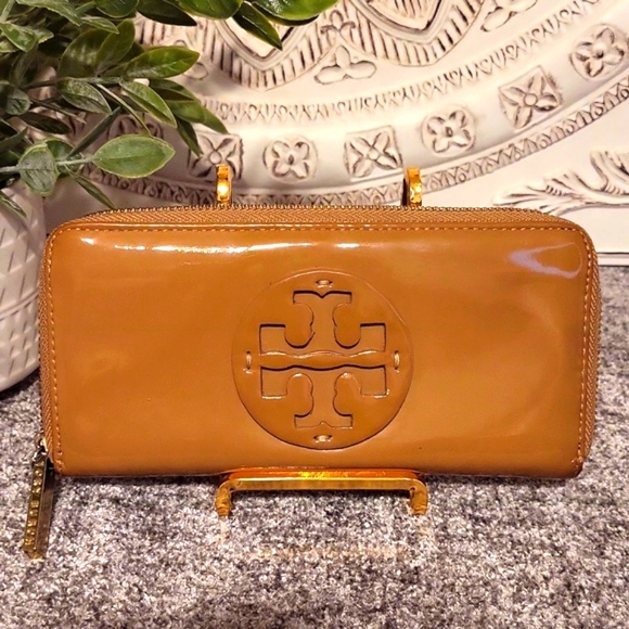 Tory Burch Caramel Patent Leather  Zip Around Wallet - Picture 4 of 16
